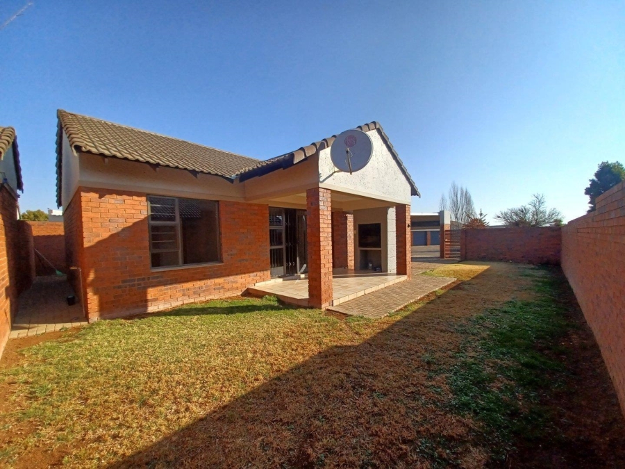 To Let 2 Bedroom Property for Rent in Langenhovenpark Free State
